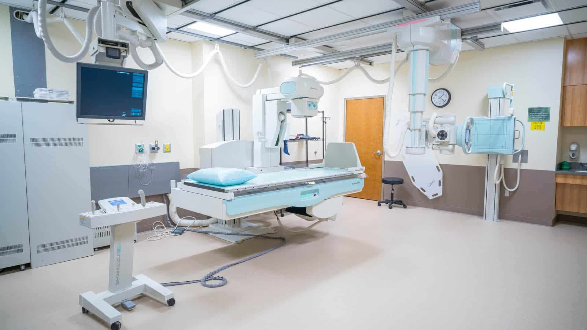 X-ray suite with machinery